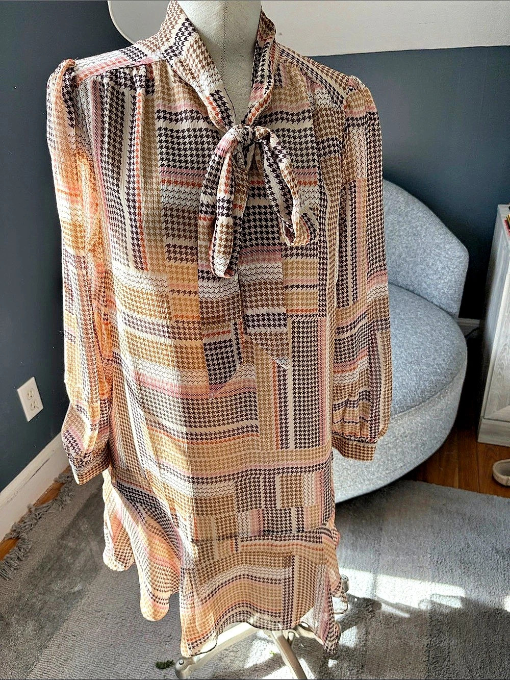 LOFT Houndstooth Tie Neck Dress in Brown & Pink Size Large